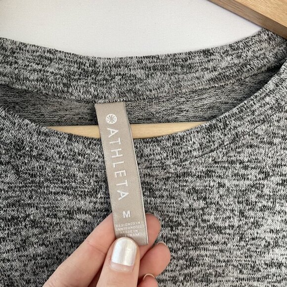 Athleta Womens Gray Heathered Long Sleeve Knit Top Size M Rayon & Spandex Blend - Picture 3 of 7